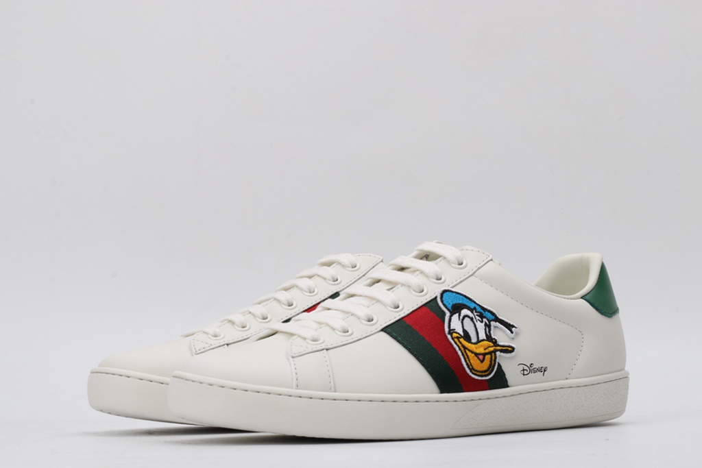Women s Disney x G*UCCI Donald Duck Ace sneaker